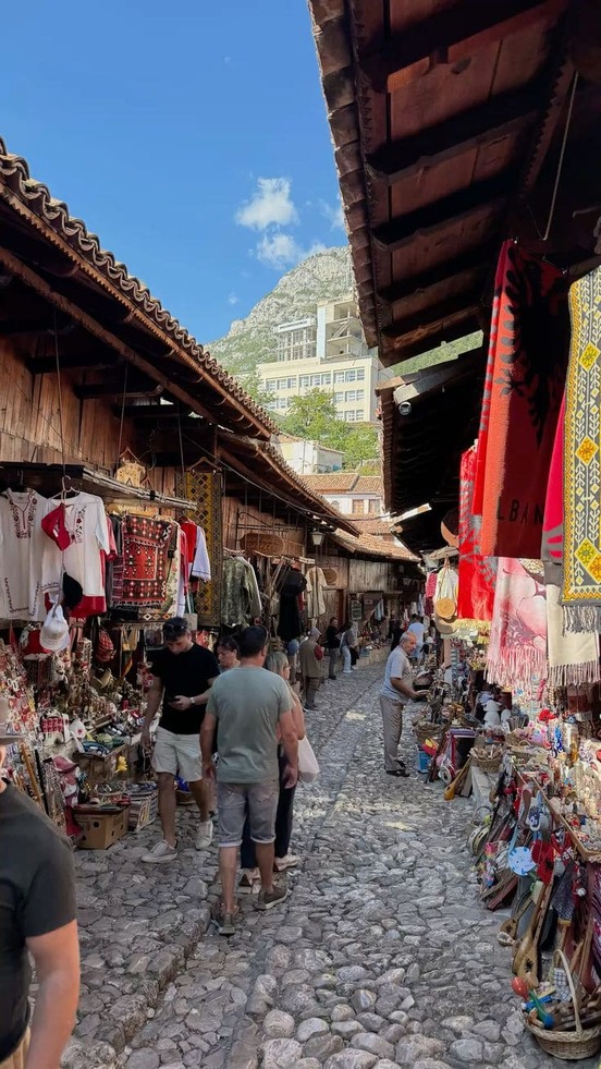 Personas disfrutando en Albania